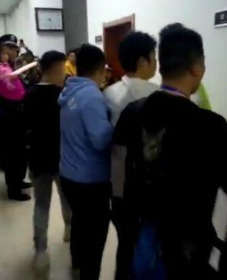 广东记者爆料吸毒视频,视频画面令人震惊  第2张 广东记者爆料吸毒视频,视频画面令人震惊  第2张