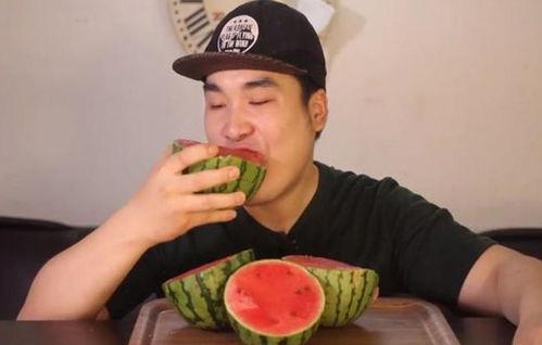 有纹身的网红吃瓜  第3张 有纹身的网红吃瓜  第3张